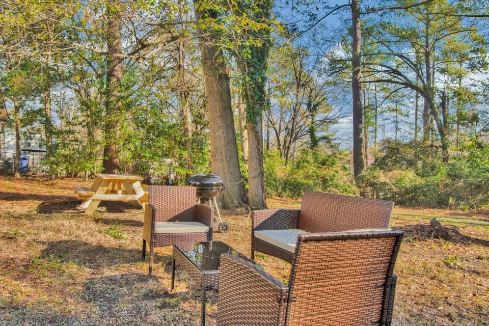 Ping-Pong & Huge Yard Central- Fayetteville Pearl House in Fayetteville
