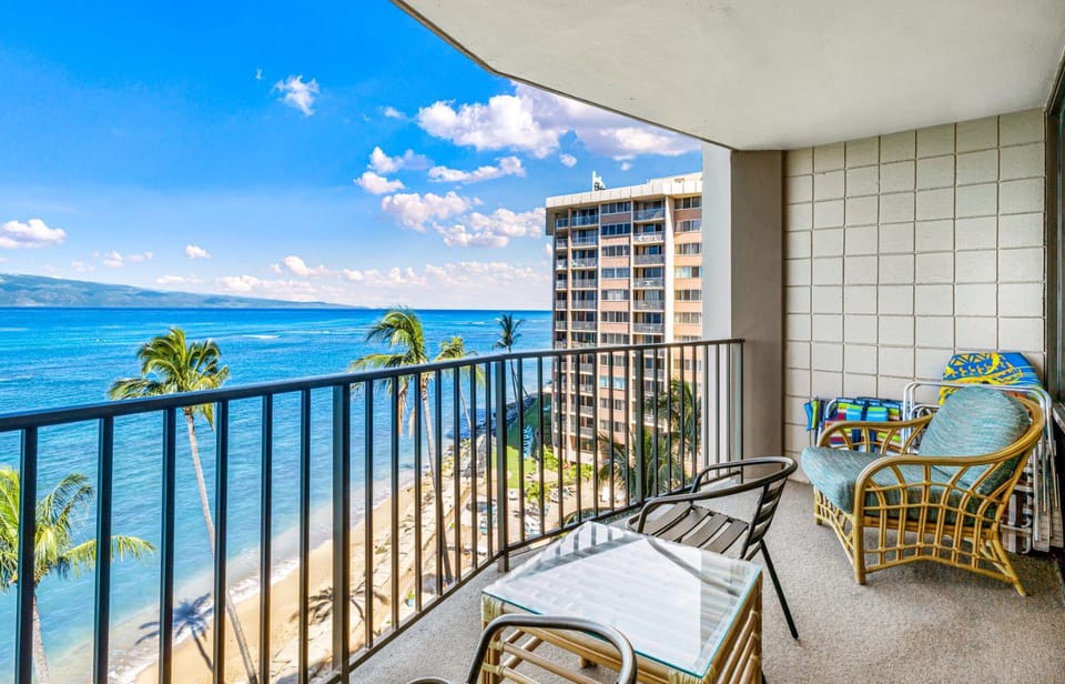 Walkers Paradise Maui at Valley Isle Resort Apartment in Napili-Honokowai