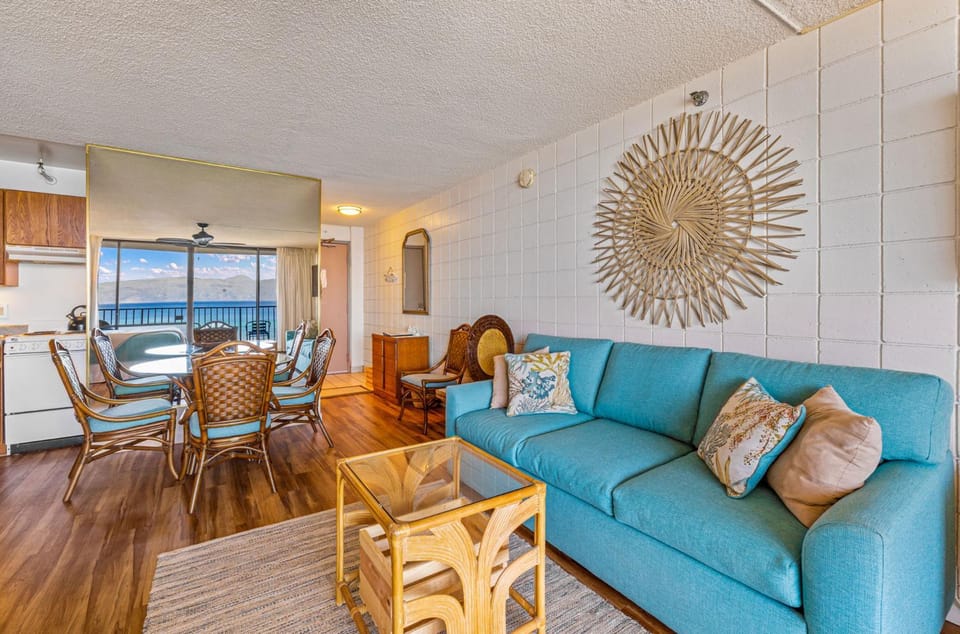 Walkers Paradise Maui at Valley Isle Resort Apartment in Napili-Honokowai