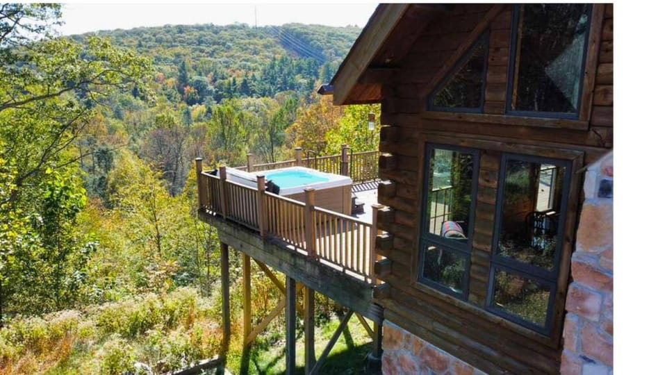 Natural landscape, Golfcourse, Hot Tub, Skiing, Hiking, River view