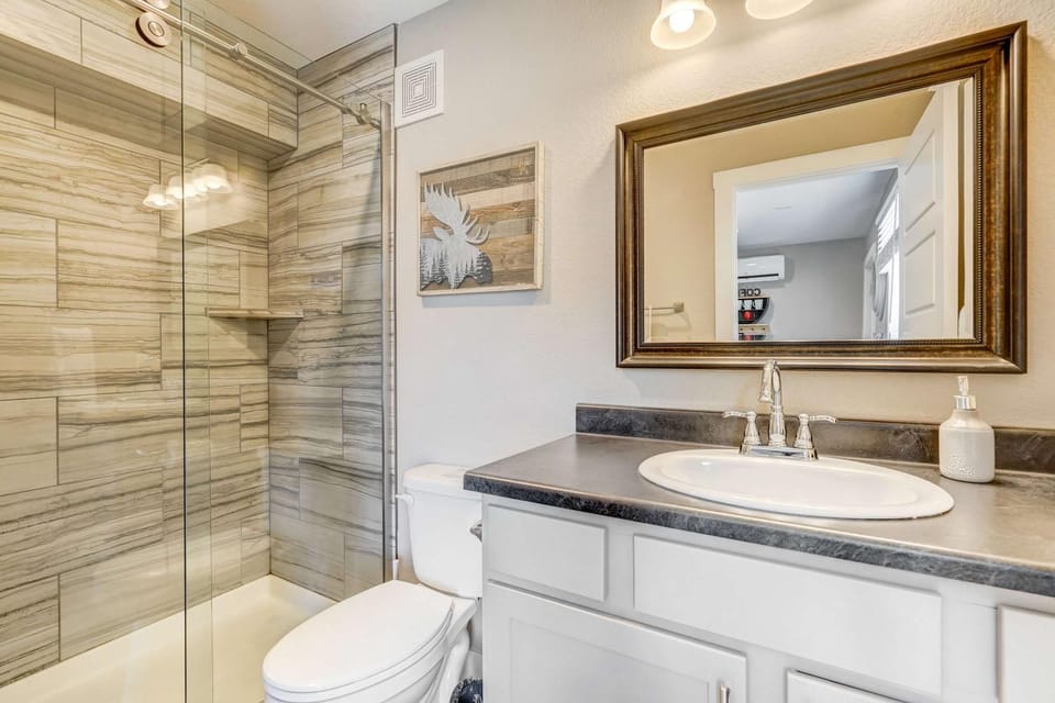 Vermijo Nook Walk to OCC Downtown w Fire Pit Apartment in Old Colorado City