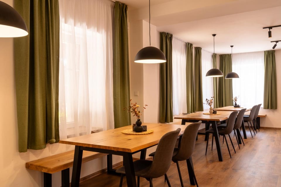 Seating area, Dining area