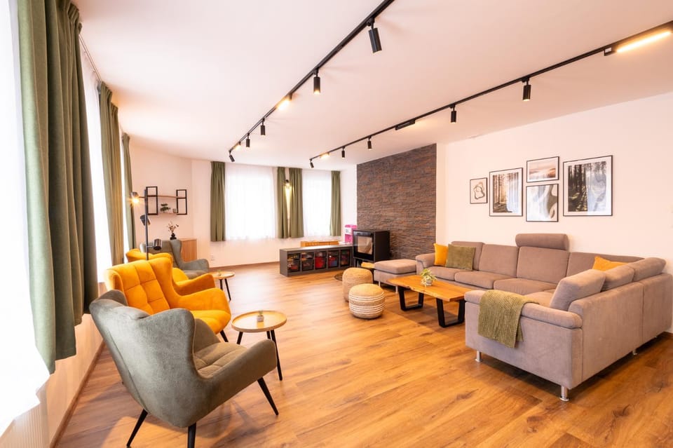 Living room, Seating area