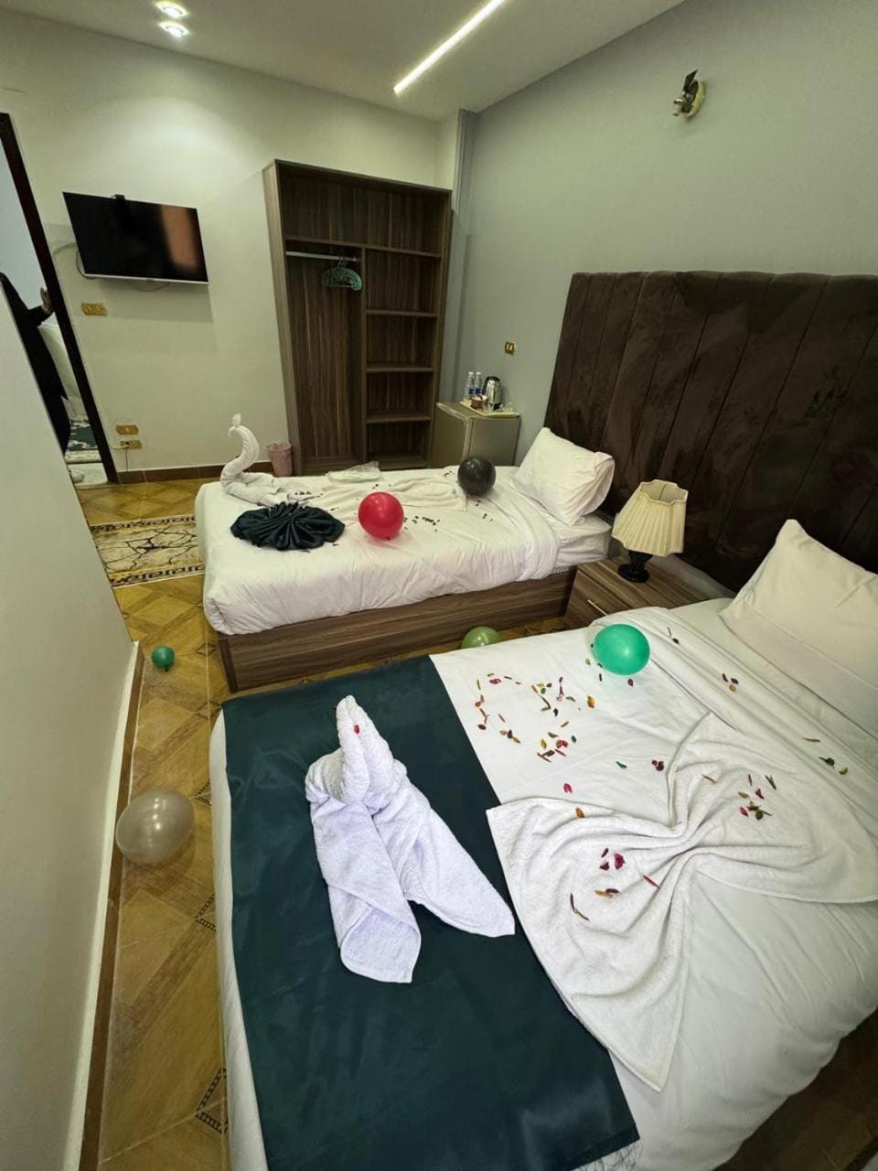 Bed, TV and multimedia, Photo of the whole room, Bedroom, towels, wardrobe