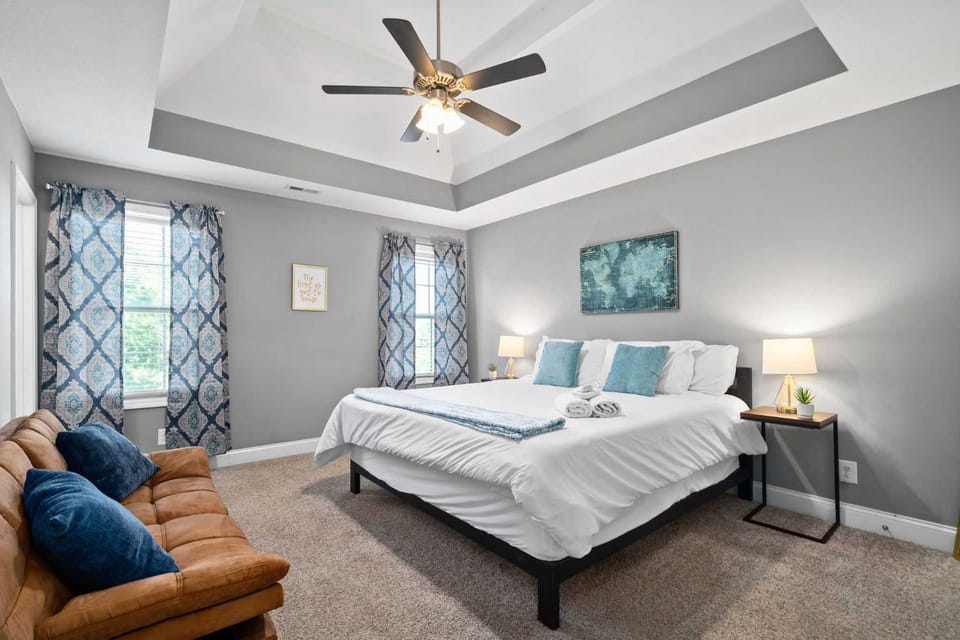 Mins to Downtown & Ft Campbell - Lux at Lancelot House in Clarksville