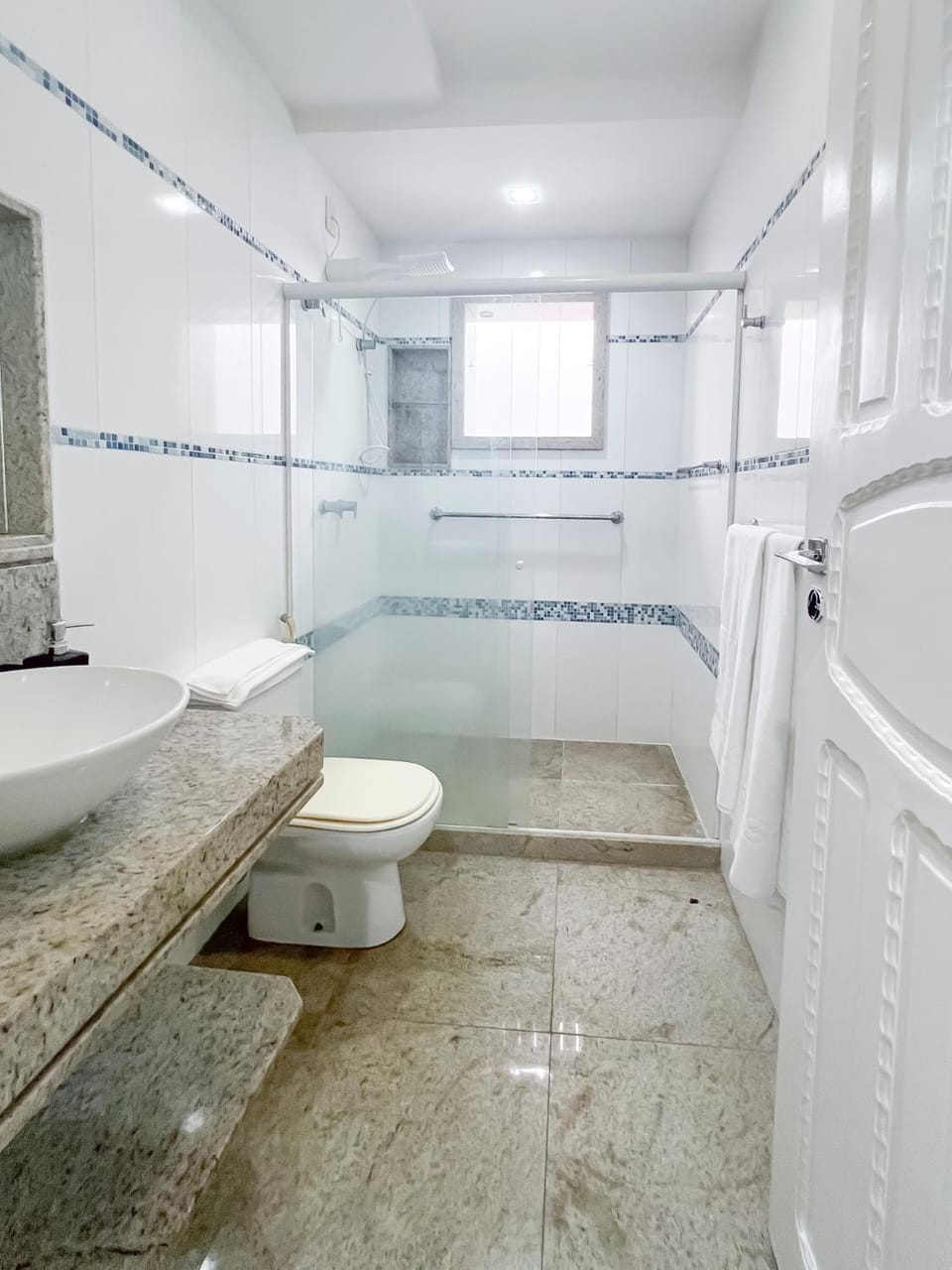 Shower, Toilet, Bathroom, Decorative detail, towels
