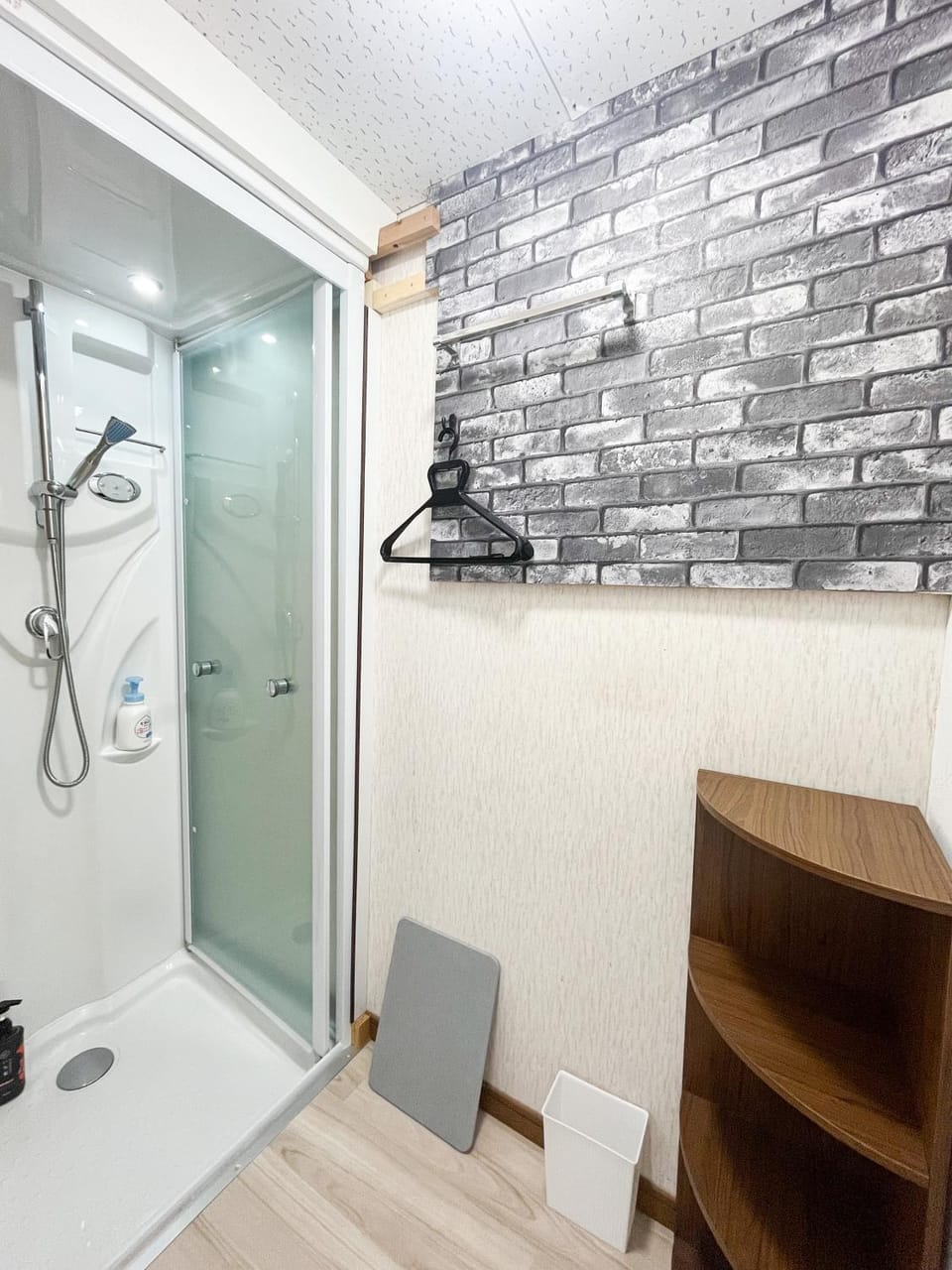 AwesomeKurematsu Apartment in Aichi Prefecture