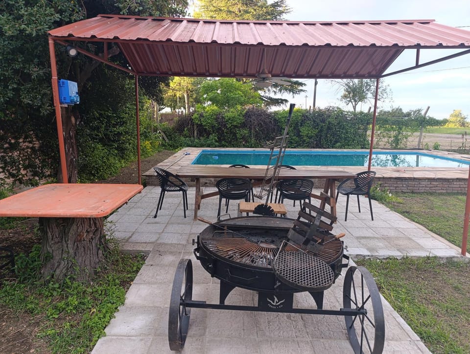 Patio, Day, Natural landscape, BBQ facilities, Swimming pool, Swimming pool, stove
