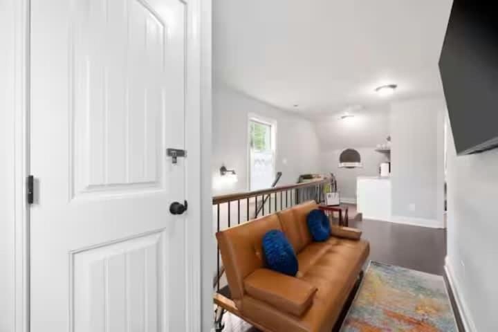 Mins from Downtown - Campbell Carriage House Apartment in Clarksville