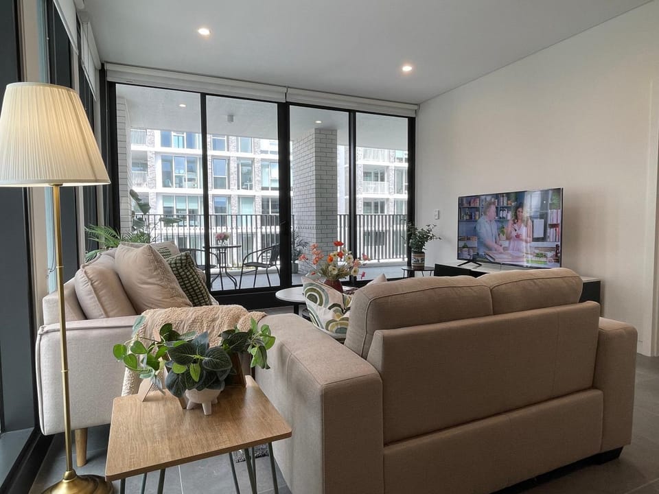 Communal lounge/ TV room, TV and multimedia, Living room, Seating area, Evening entertainment