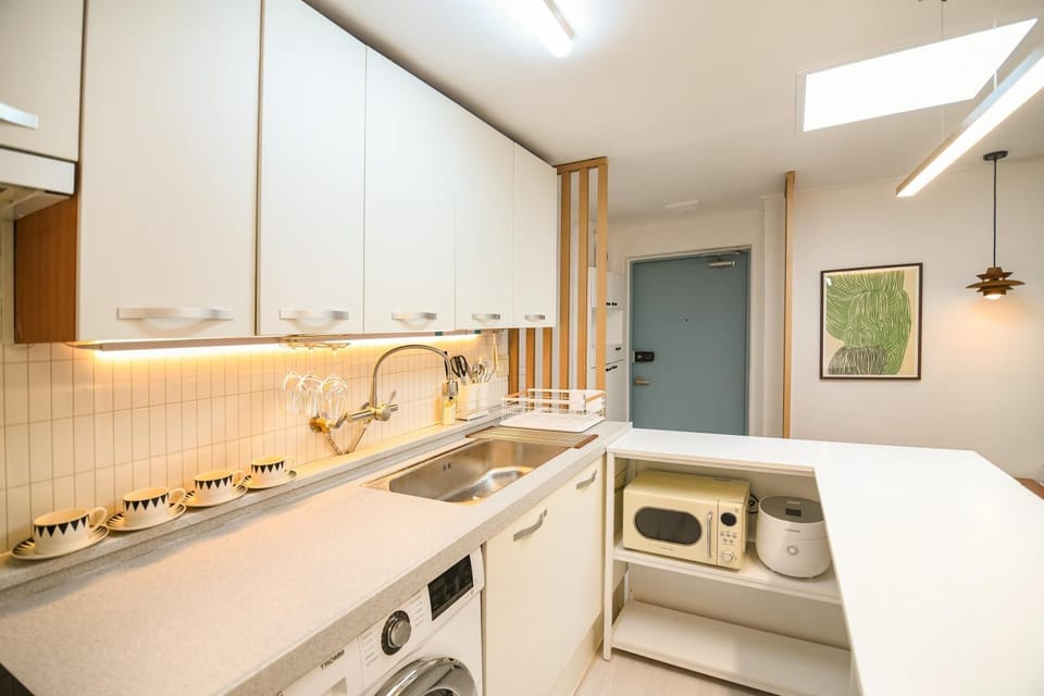 Kitchen or kitchenette, Dining area, minibar