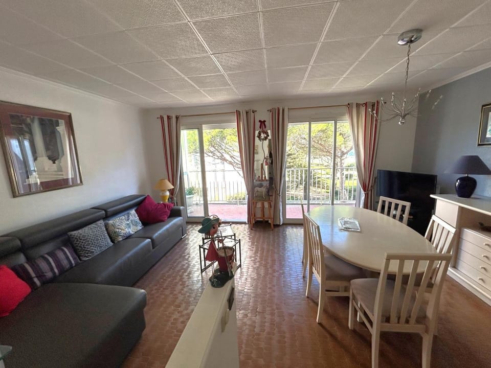 Grand 2 pièces en bord de plage avec terrasse et vue sur mer - FR-1-837-17 Apartment in Argeles-sur-Mer