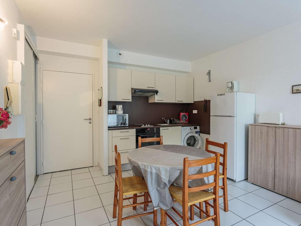 Studio confortable avec jardin et parking à Cambo-les-Bains - FR-1-4-703 Apartment in French Basque Country