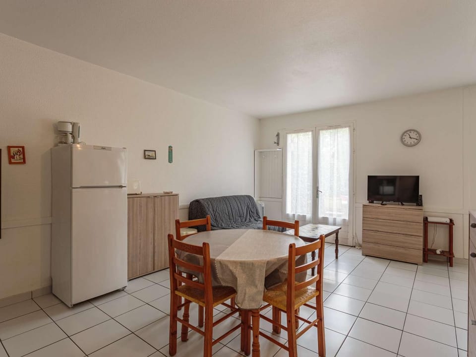 Studio confortable avec jardin et parking à Cambo-les-Bains - FR-1-4-703 Apartment in French Basque Country