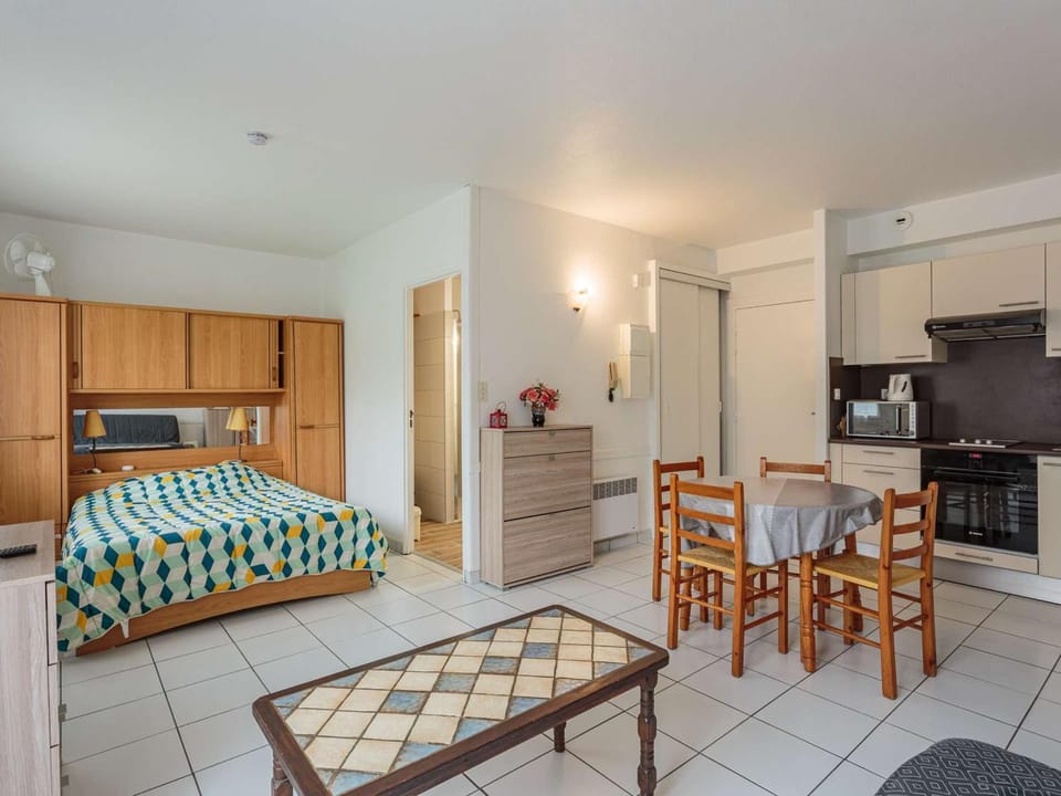 Studio confortable avec jardin et parking à Cambo-les-Bains - FR-1-4-703 Apartment in French Basque Country
