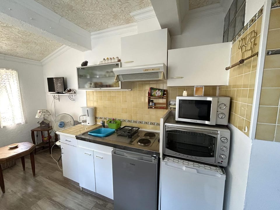 Appartement T2 proche plage avec terrasse - FR-1-837-16 Apartment in Argeles-sur-Mer