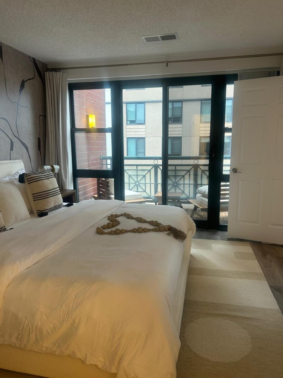 The Monroe Elegant 2BR2BA Downtown Stamford Apartment in Stamford