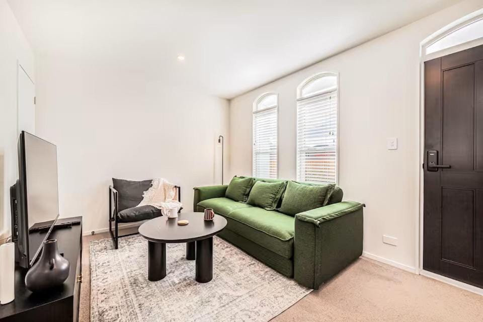 Retro Retreat Apartment in Christchurch