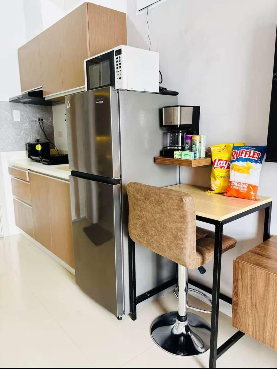 Coffee/tea facilities, Kitchen or kitchenette, minibar, stove