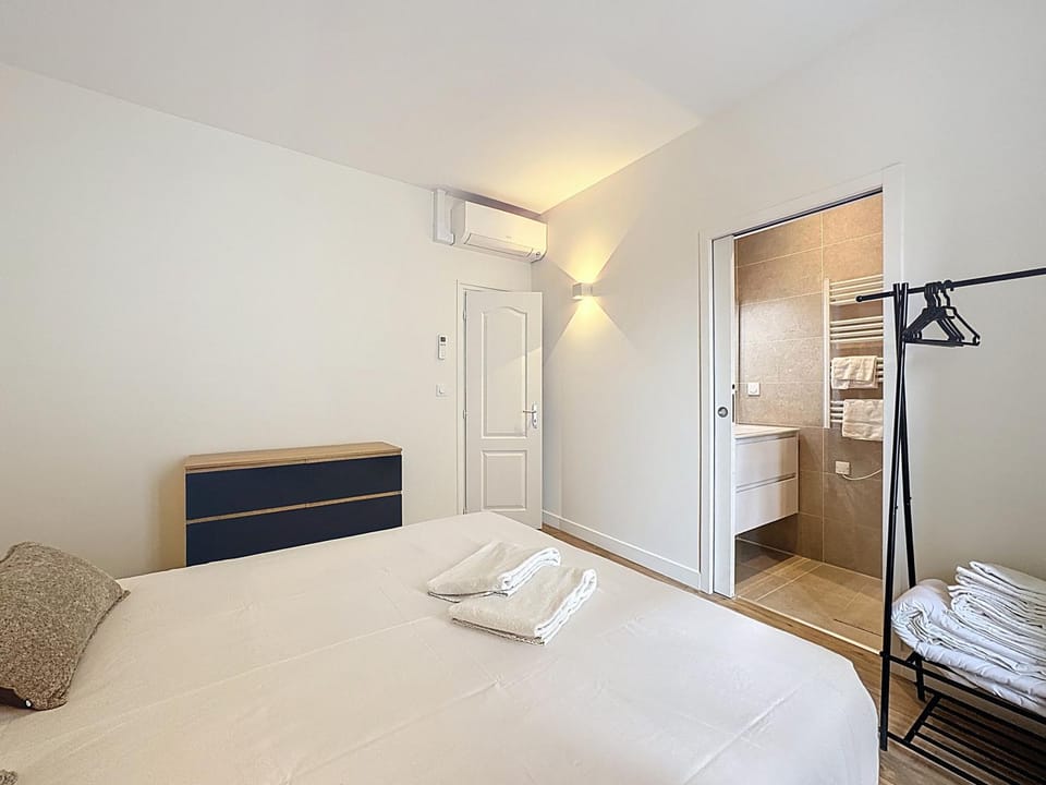 Les chambres de Coudes 6 PERS N6 clim , terrasse, proche A75 Apartment in Auvergne-Rhône-Alpes
