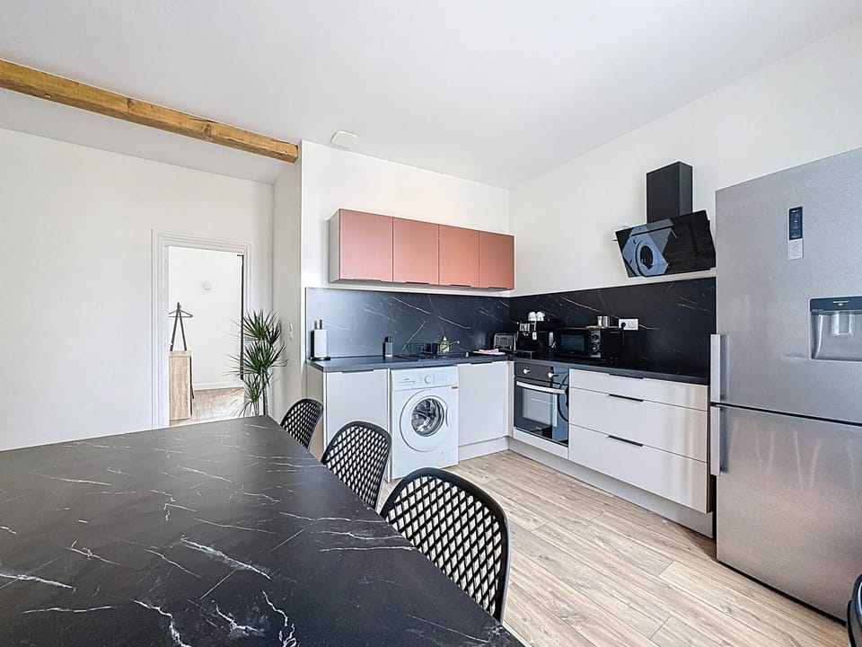 Les chambres de Coudes 6 PERS N6 clim , terrasse, proche A75 Apartment in Auvergne-Rhône-Alpes