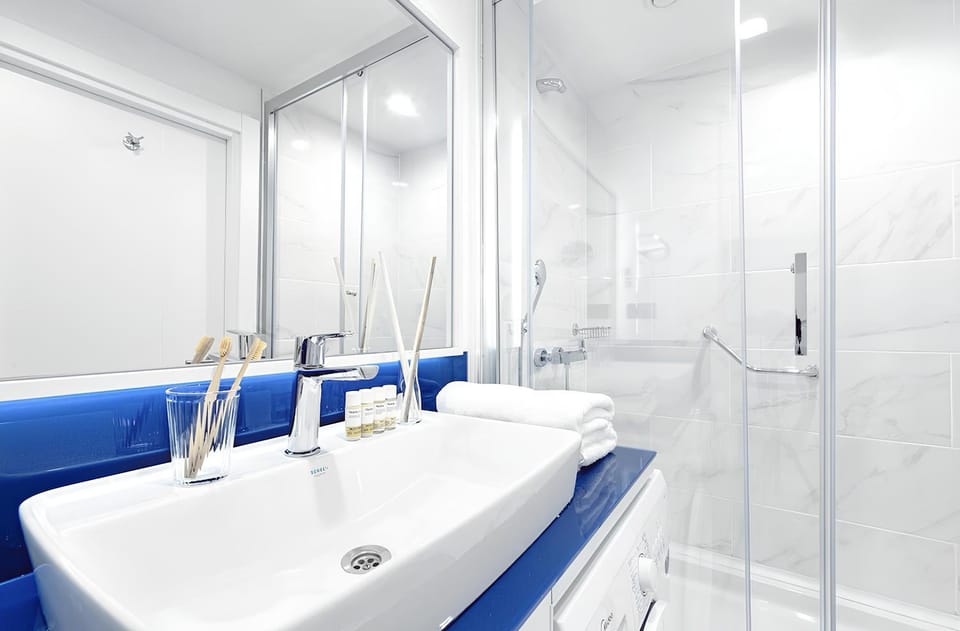 Shower, Bathroom, towels