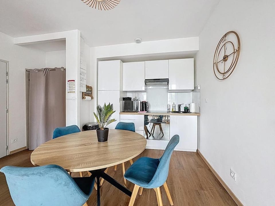 Immeuble complet climatisé, 24 couchages, centre ville, proche A75 Apartment in Auvergne-Rhône-Alpes