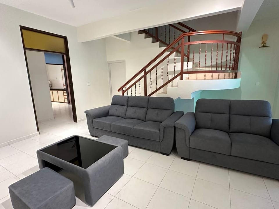 Nyonya Home - Near to MITC, 11 pax House in Malacca