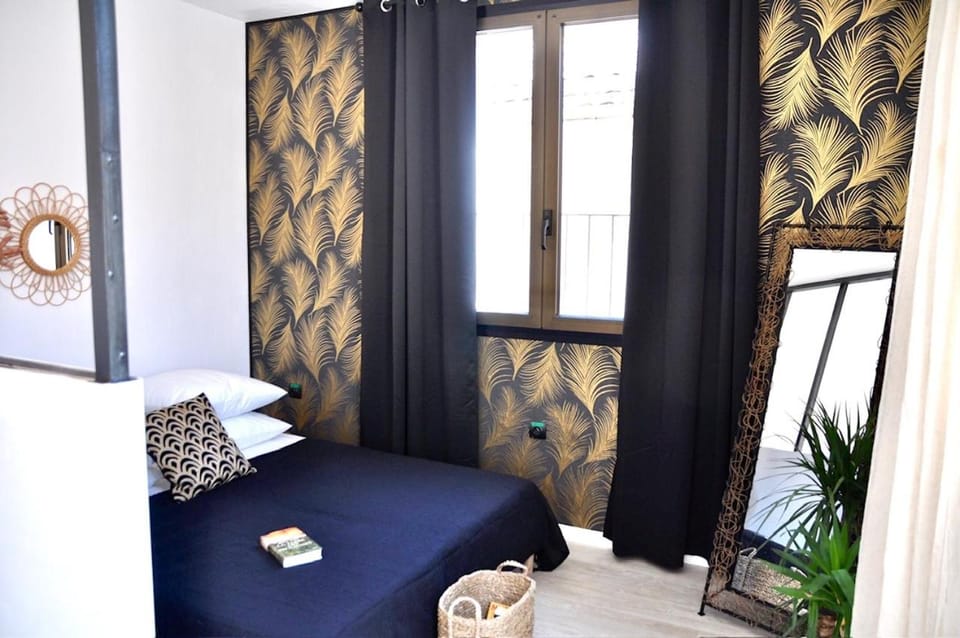 Bed, Photo of the whole room