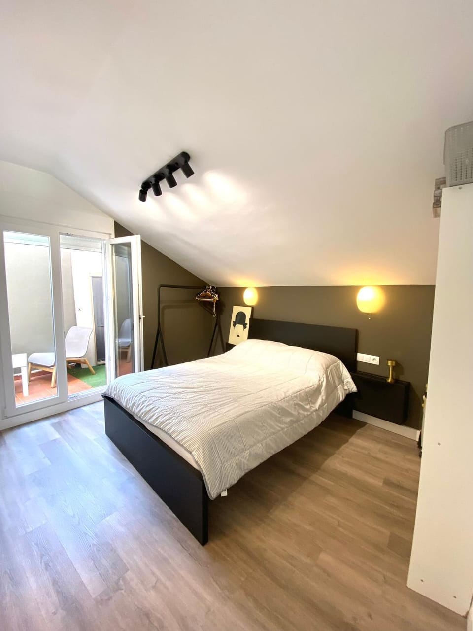 Bed, Photo of the whole room, Bedroom, wardrobe