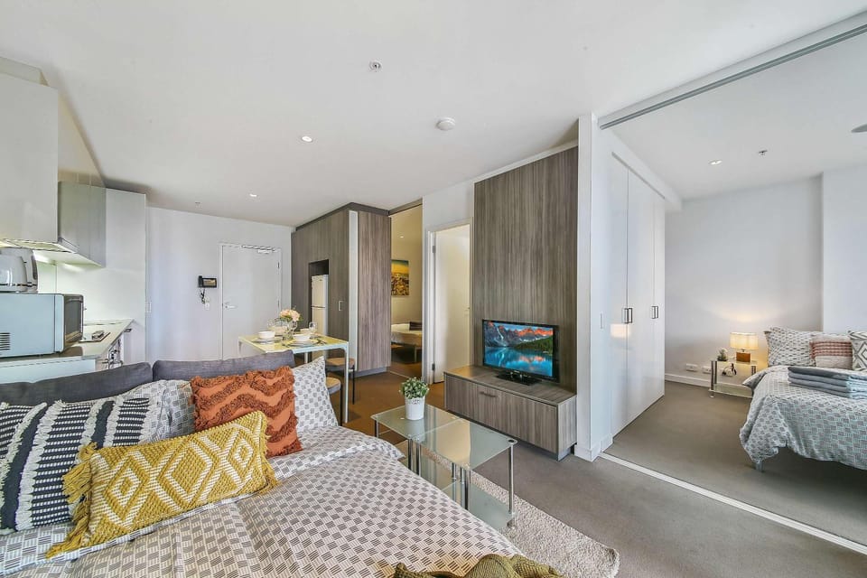 Perfectly Located 2BR Apartment by Southern Cross Apartment in Melbourne