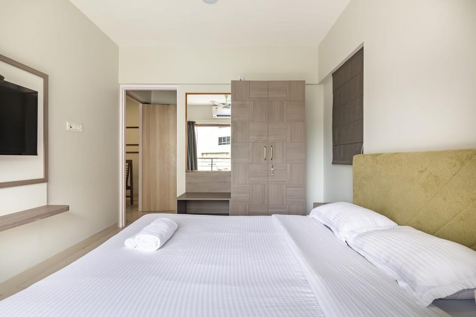 Bedroom, wardrobe