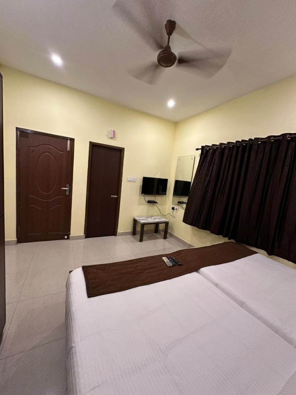 Five stones By Earth Hotel Vadapalani Apartment in Chennai