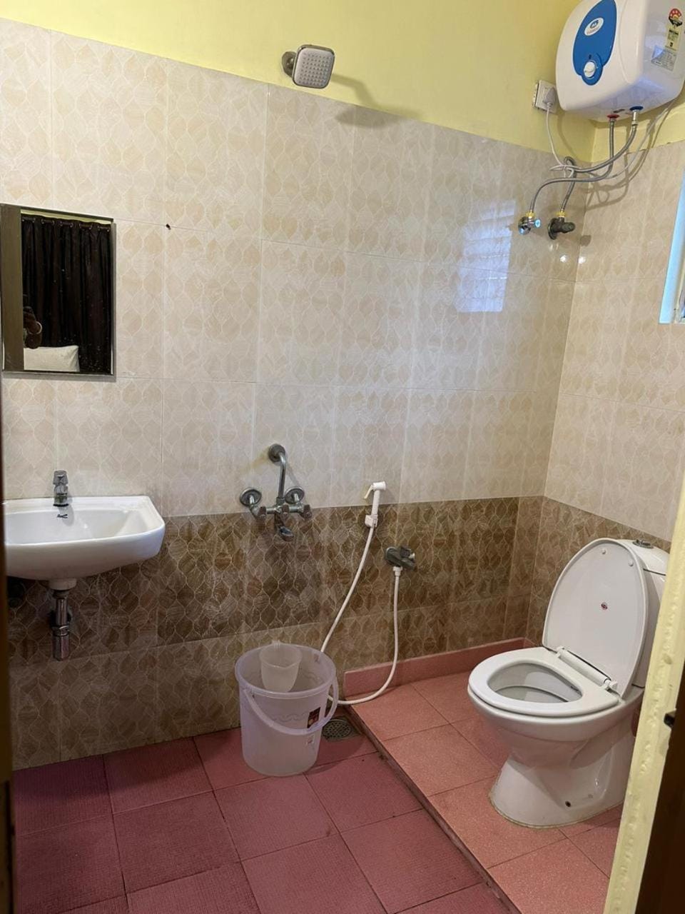 Five stones By Earth Hotel Vadapalani Apartment in Chennai