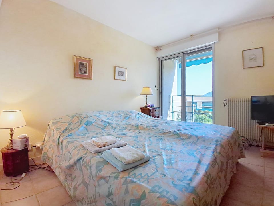 Duplex avec terrasse & vue dégagée dans domaine privé à Mandelieu Apartment in Mandelieu-La Napoule