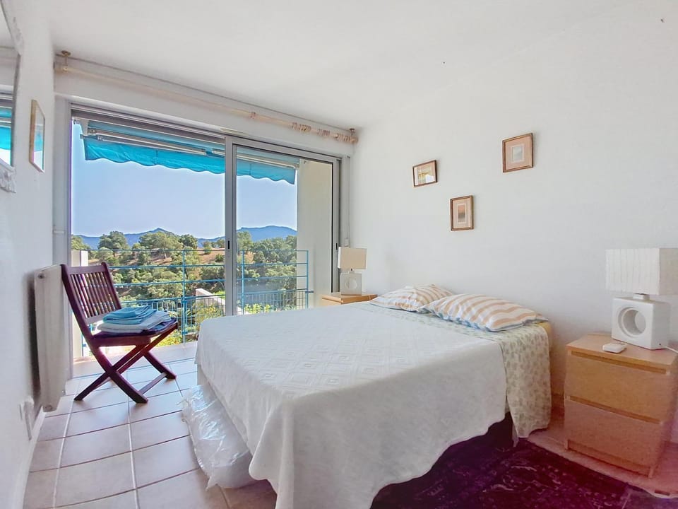 Duplex avec terrasse & vue dégagée dans domaine privé à Mandelieu Apartment in Mandelieu-La Napoule