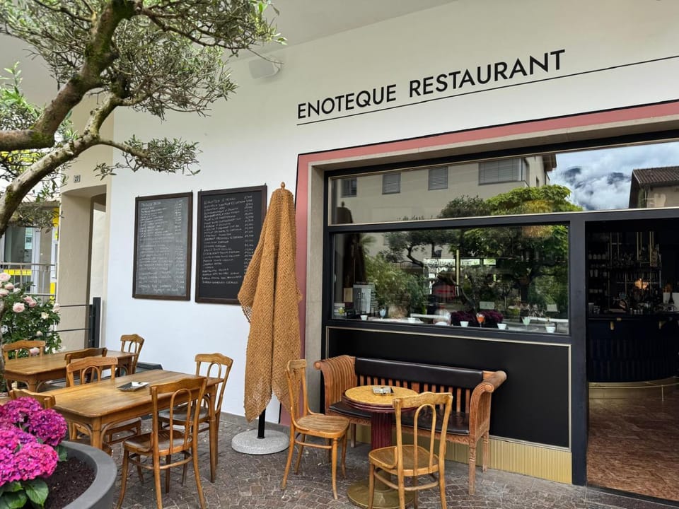 Property building, Restaurant/places to eat