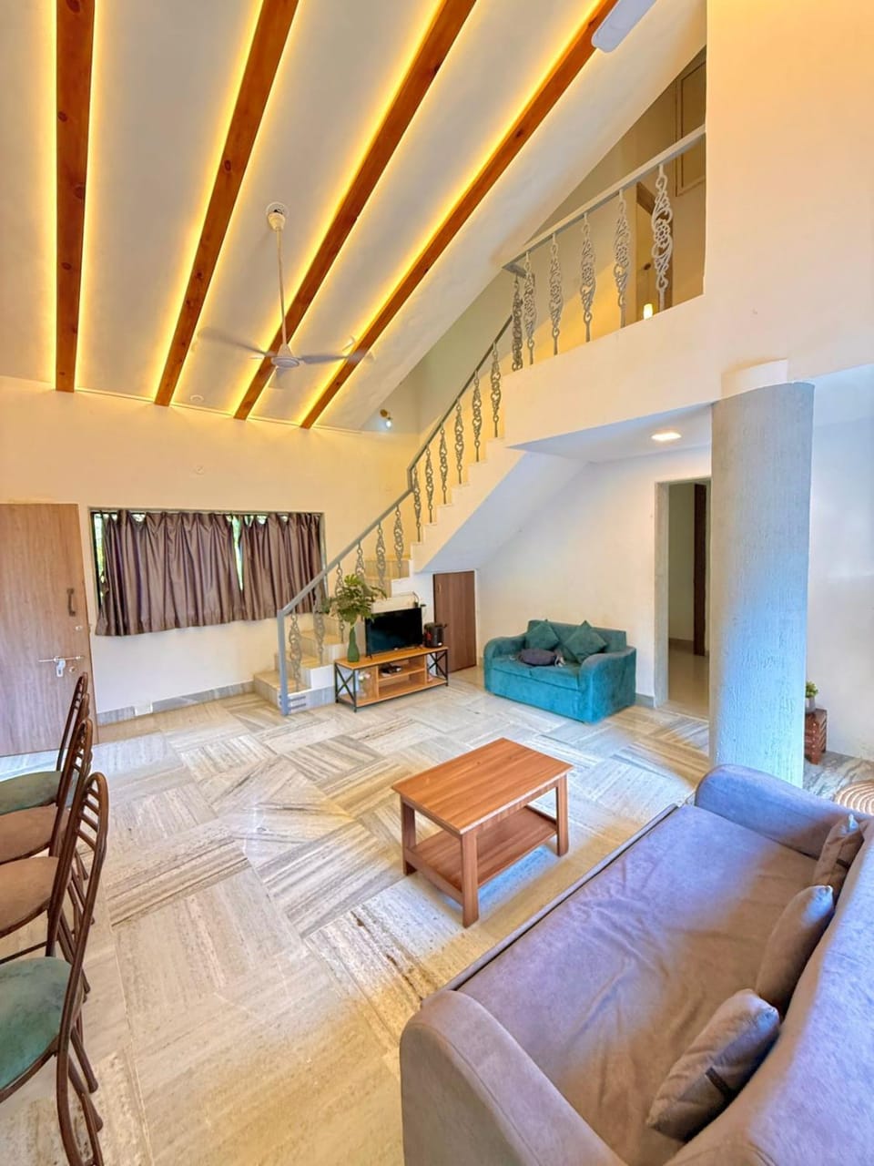 Living room, Photo of the whole room, Seating area