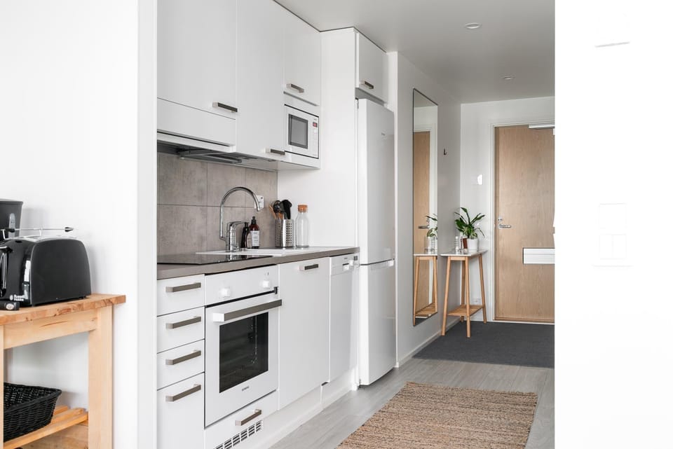 Coffee/tea facilities, Kitchen or kitchenette, dishwasher, oven, stove, toaster