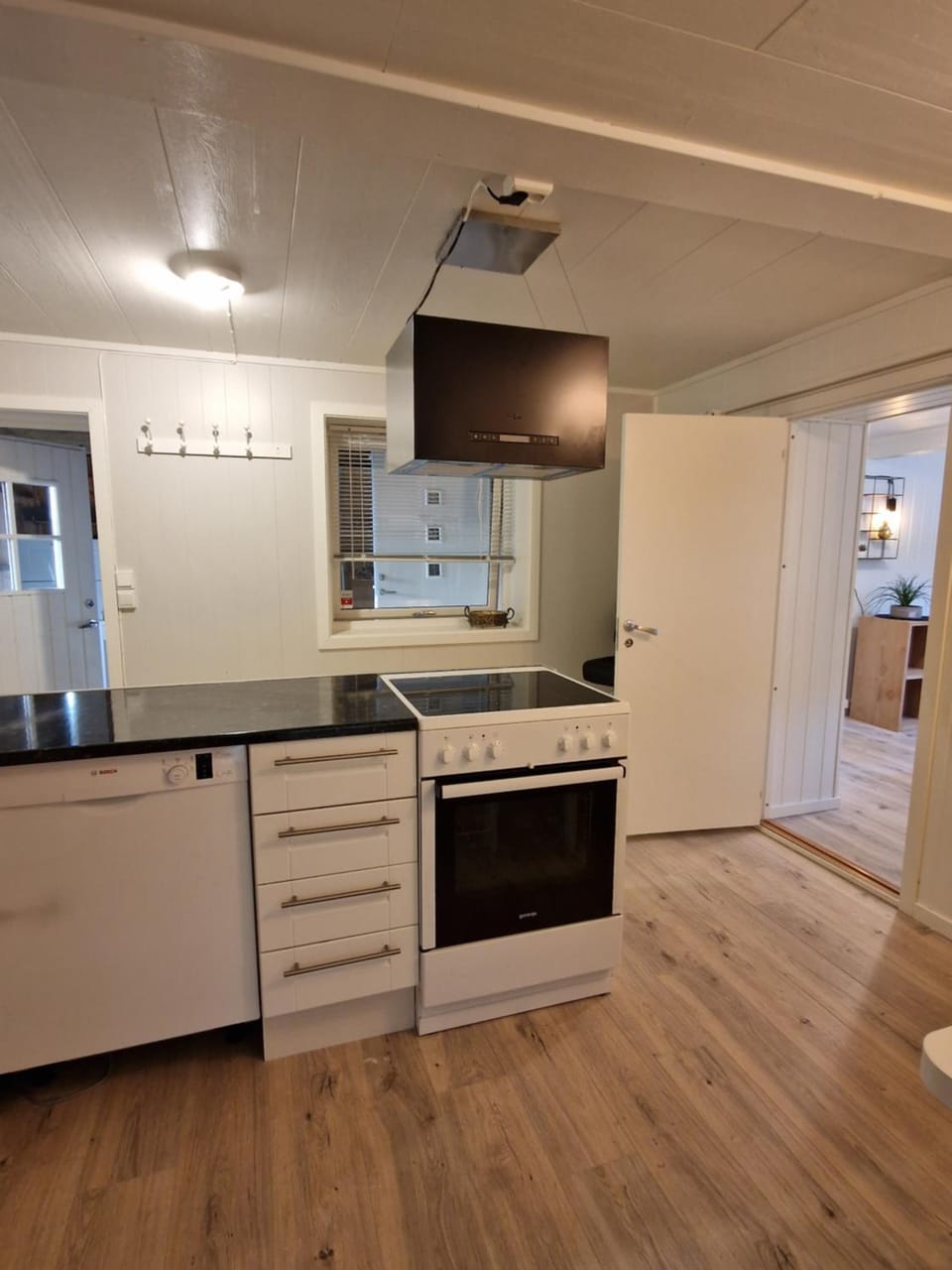 Shared & Affordable Rooms in Leknes Apartment in Lofoten