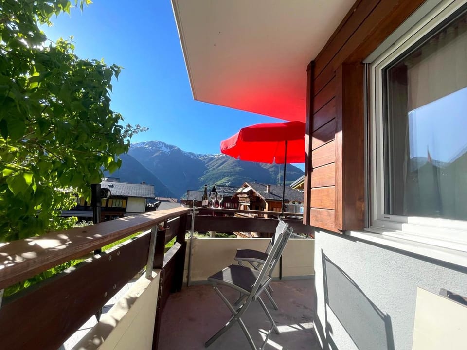 View (from property/room), Balcony/Terrace, Mountain view