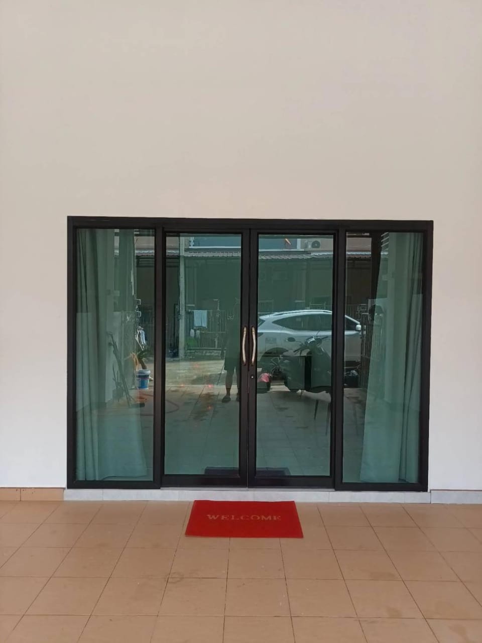 Facade/entrance, Parking