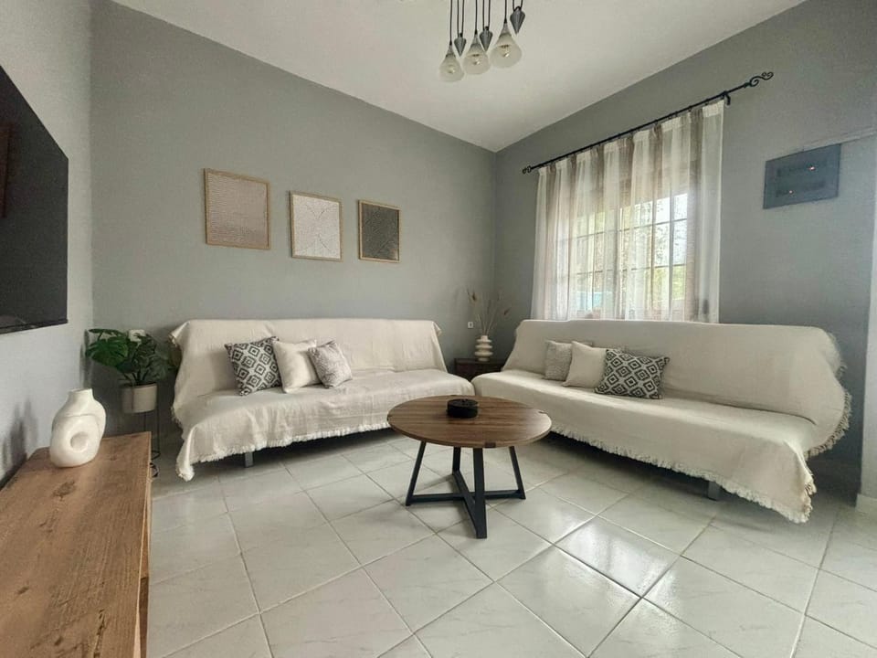 Living room, Photo of the whole room, Seating area