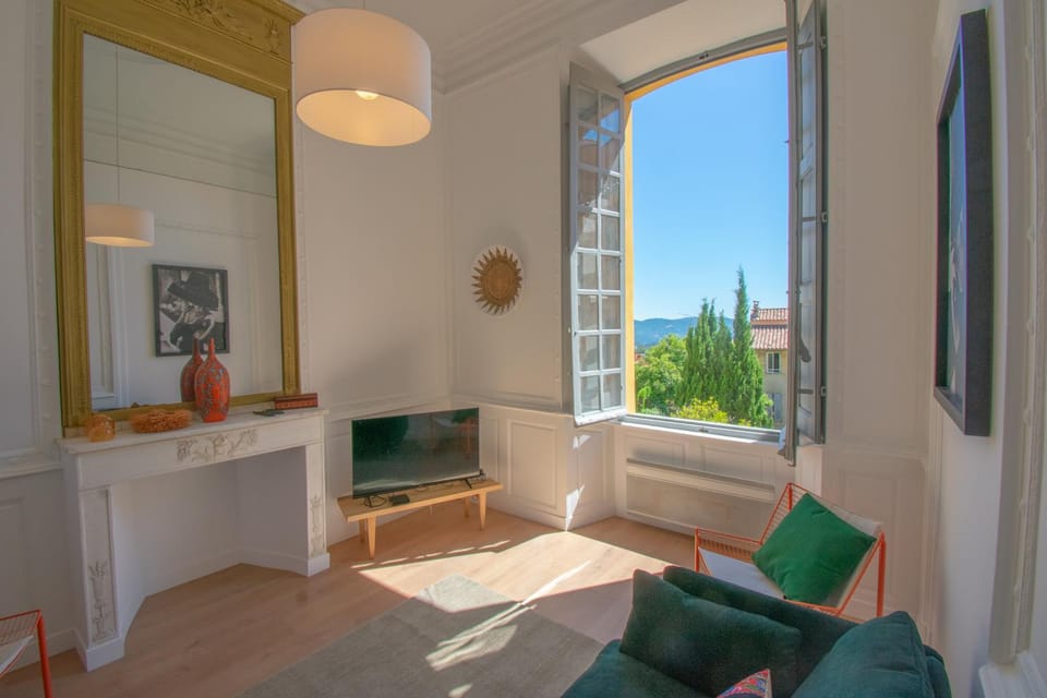 TV and multimedia, Living room, Seating area, Garden view, Garden view