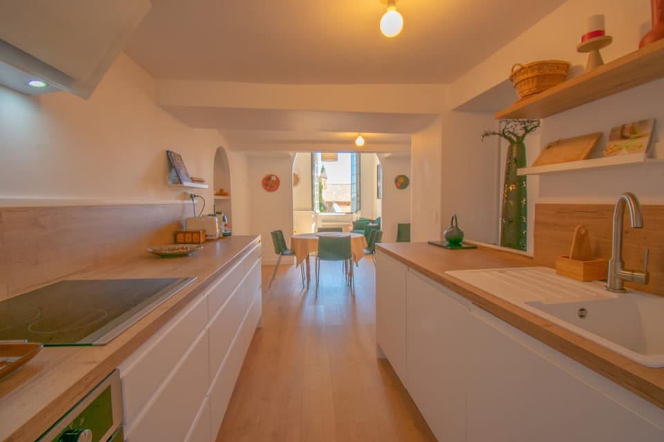 Kitchen or kitchenette, stove, stove, kitchen, kitchen