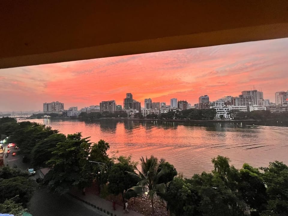 LAKE VIEW 2 Bedroom Apartment by Gulshan! Great Offer Apartment in Dhaka