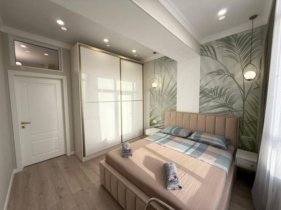 Bed, Bedroom, towels, wardrobe
