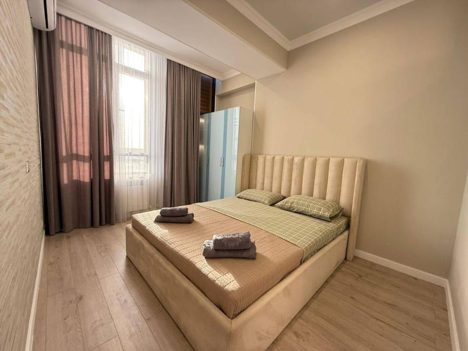 Bed, Bedroom, towels