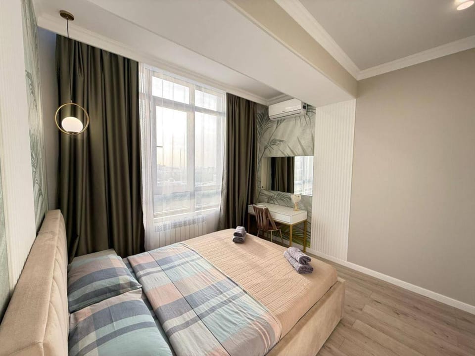 Bed, Bedroom, towels
