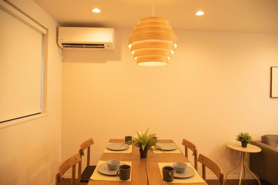 Seating area, Dining area, air conditioner